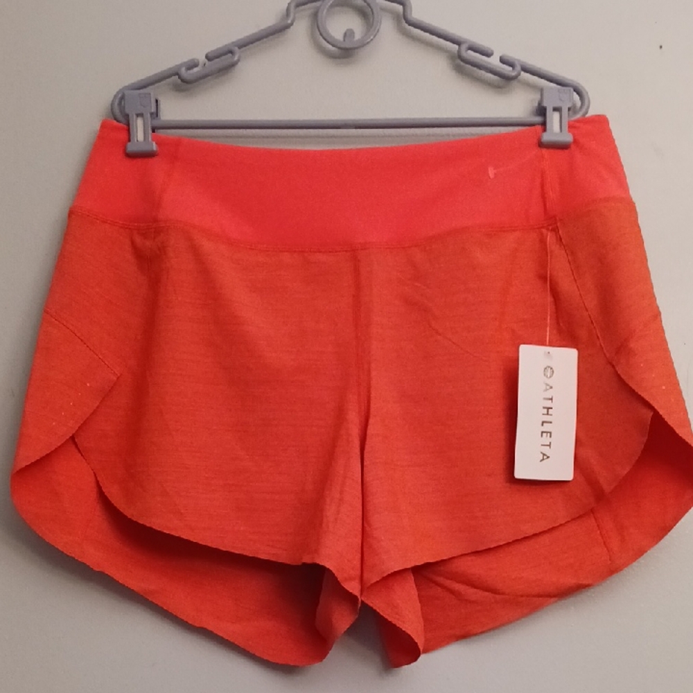 Athleta run with it textured 3.5 size 1X women's short mid-rise in coral.